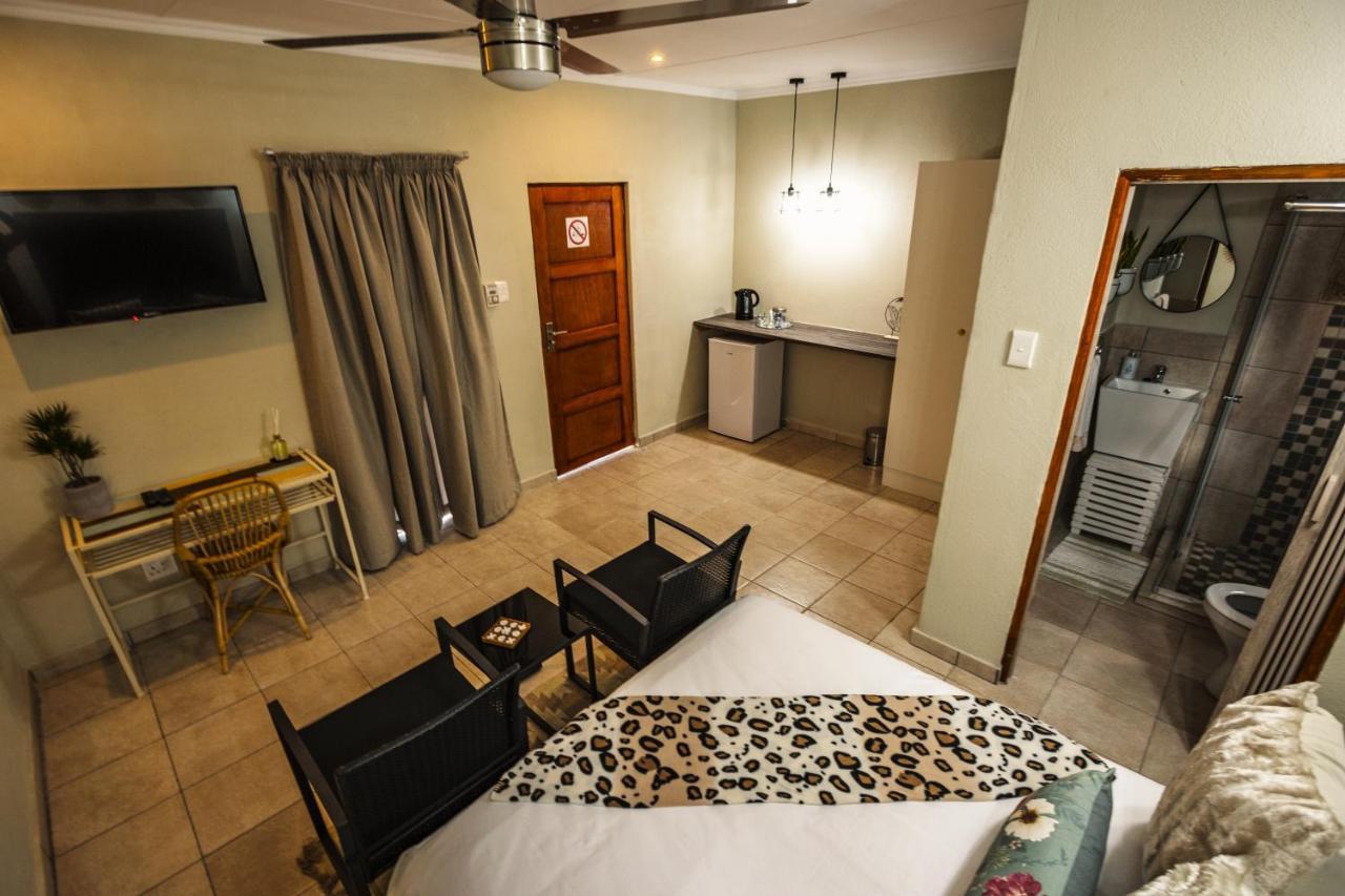 Pumbaa Wildlife Park & Accommodation Mbombela Bagian luar foto